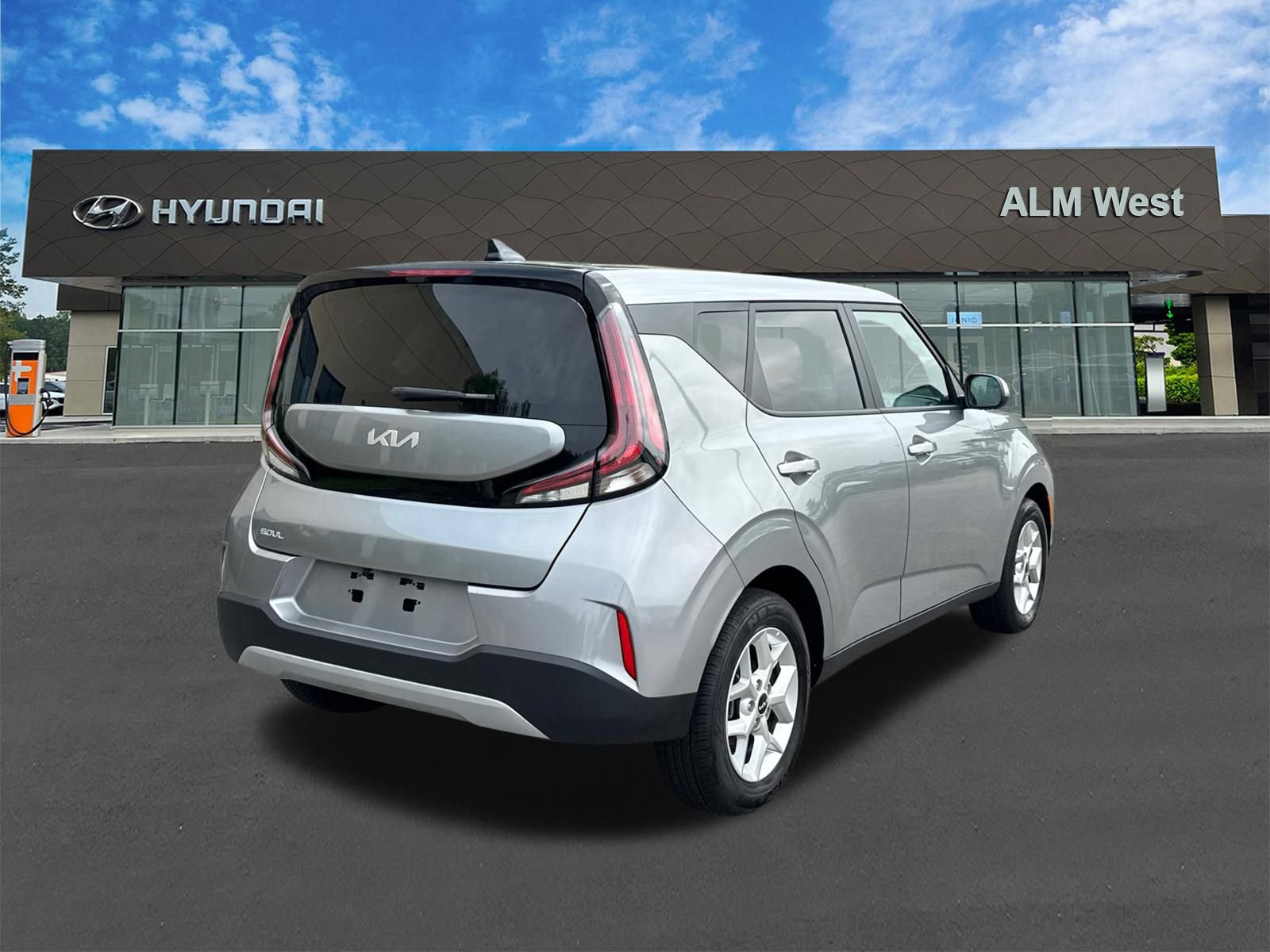 Used 2025 Kia Soul LX w/ LX Technology Package FWD image 5