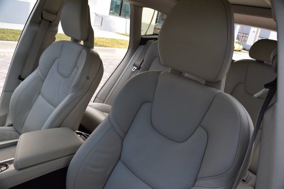 Used 2018 Volvo XC60 T5 Inscription w/ Luxury Seat Package image 39