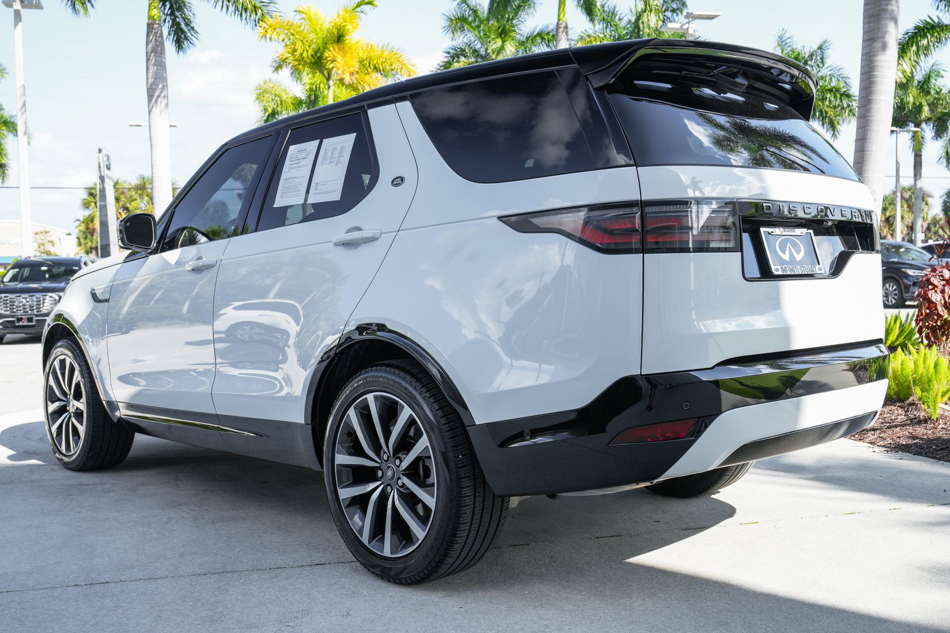 Used 2024 Land Rover Discovery Dynamic SE image 22