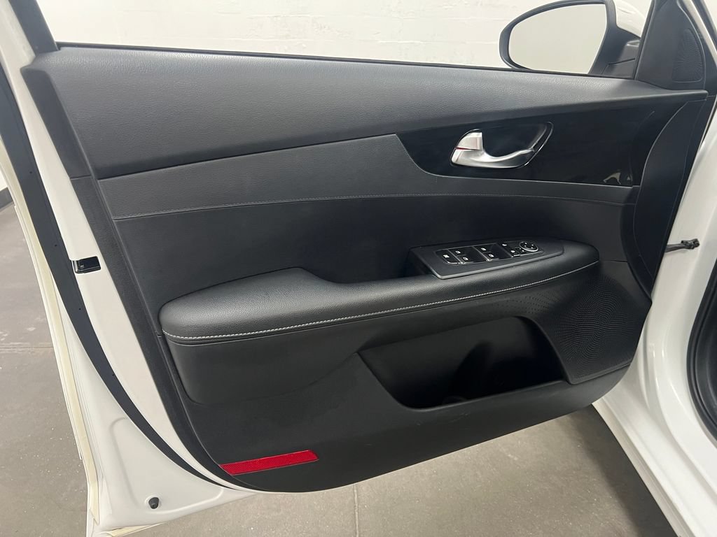 Used 2019 Kia Forte S w/ S Premium Package FWD image 11