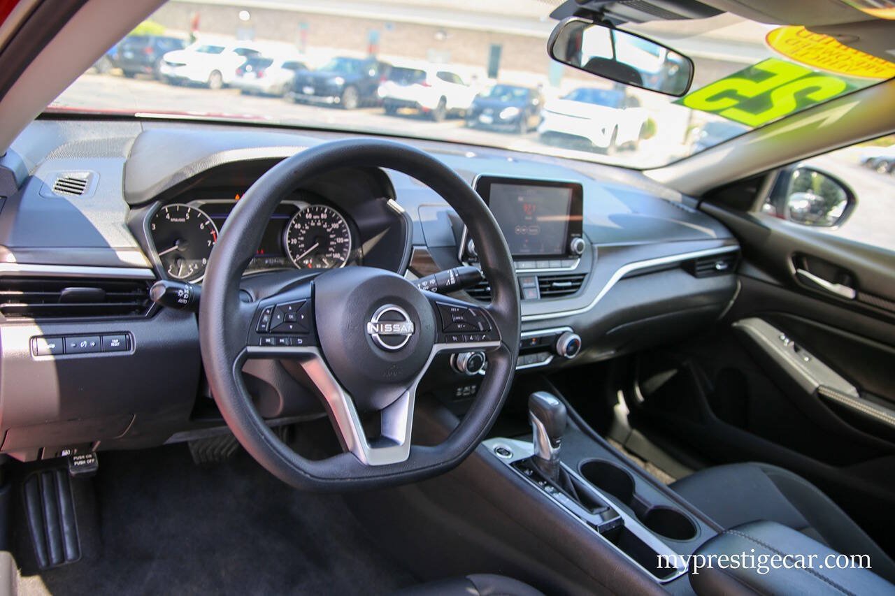 Used 2025 Nissan Altima 2.5 SV FWD image 42