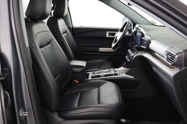 Used 2021 Ford Explorer Limited w/ Equipment Group 301A AWD/4WD image 14