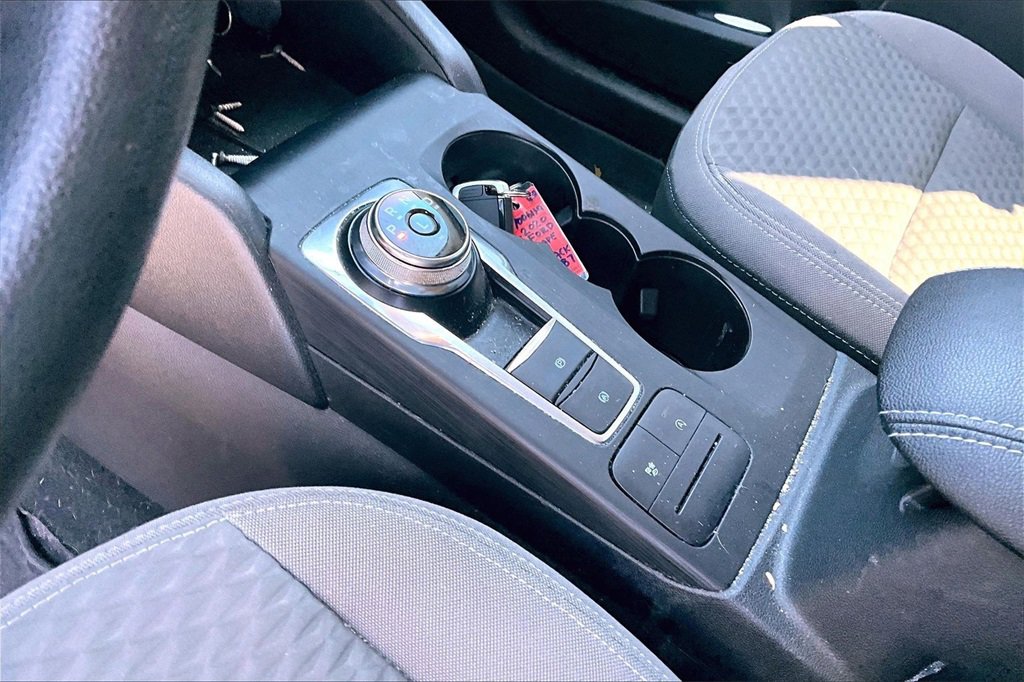 Used 2020 Ford Escape SE image 13