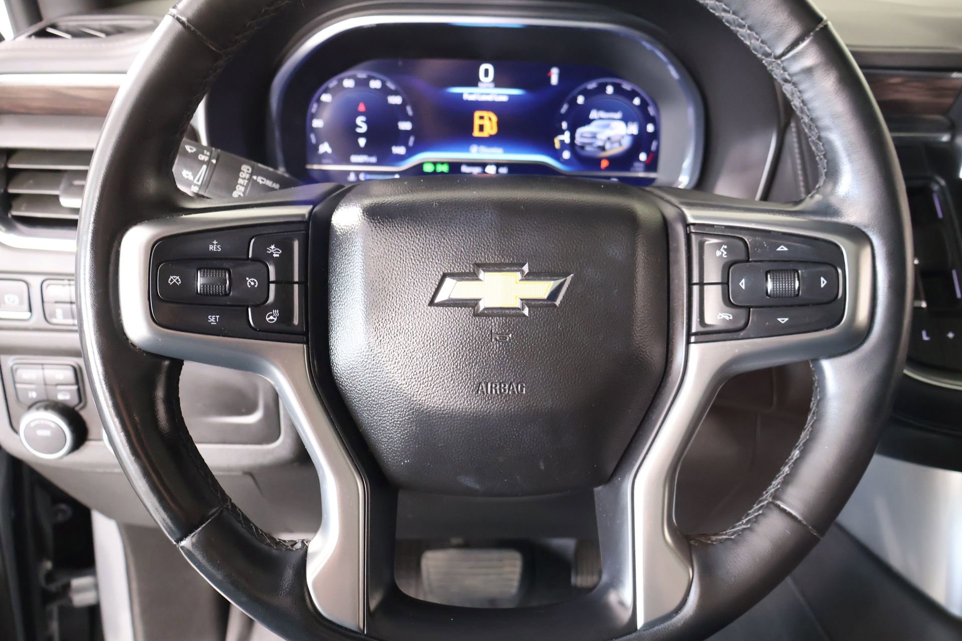 Used 2023 Chevrolet Tahoe LT w/ Luxury Package image 3