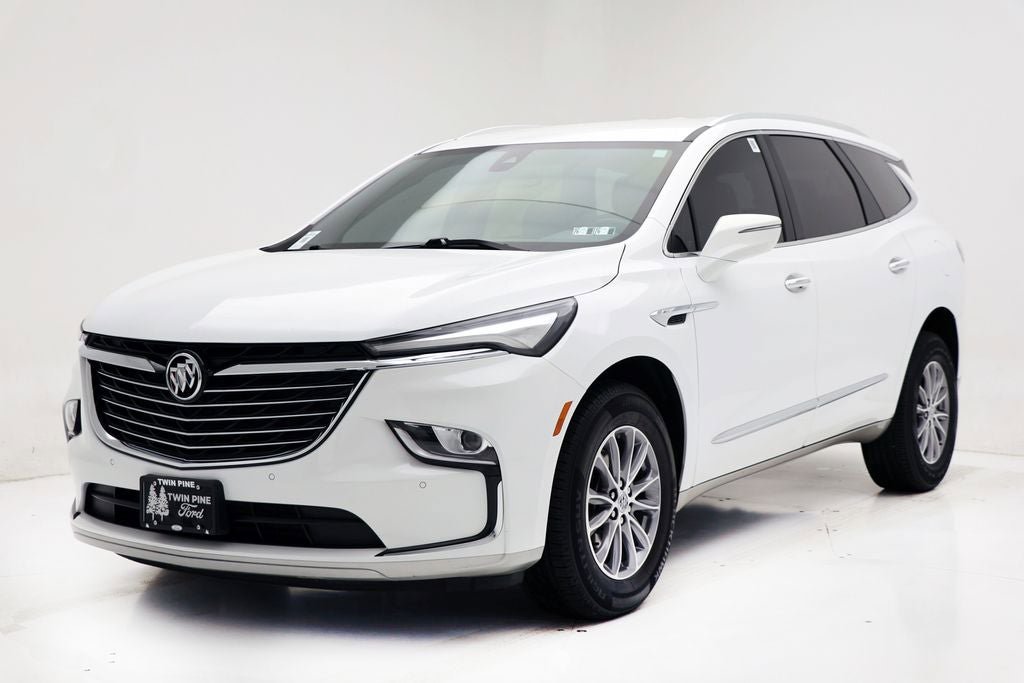 Used 2023 Buick Enclave Essence image 2