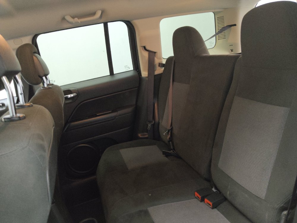 Used 2016 Jeep Patriot Latitude FWD image 18