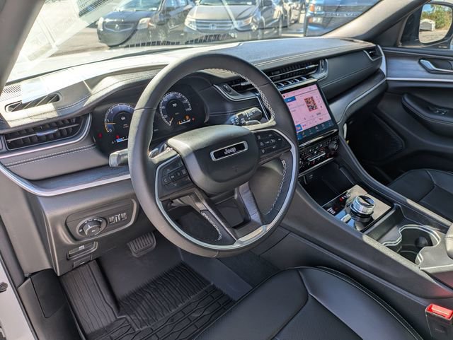 New 2025 Jeep Grand Cherokee Limited w/ Luxury Tech Group II image 32
