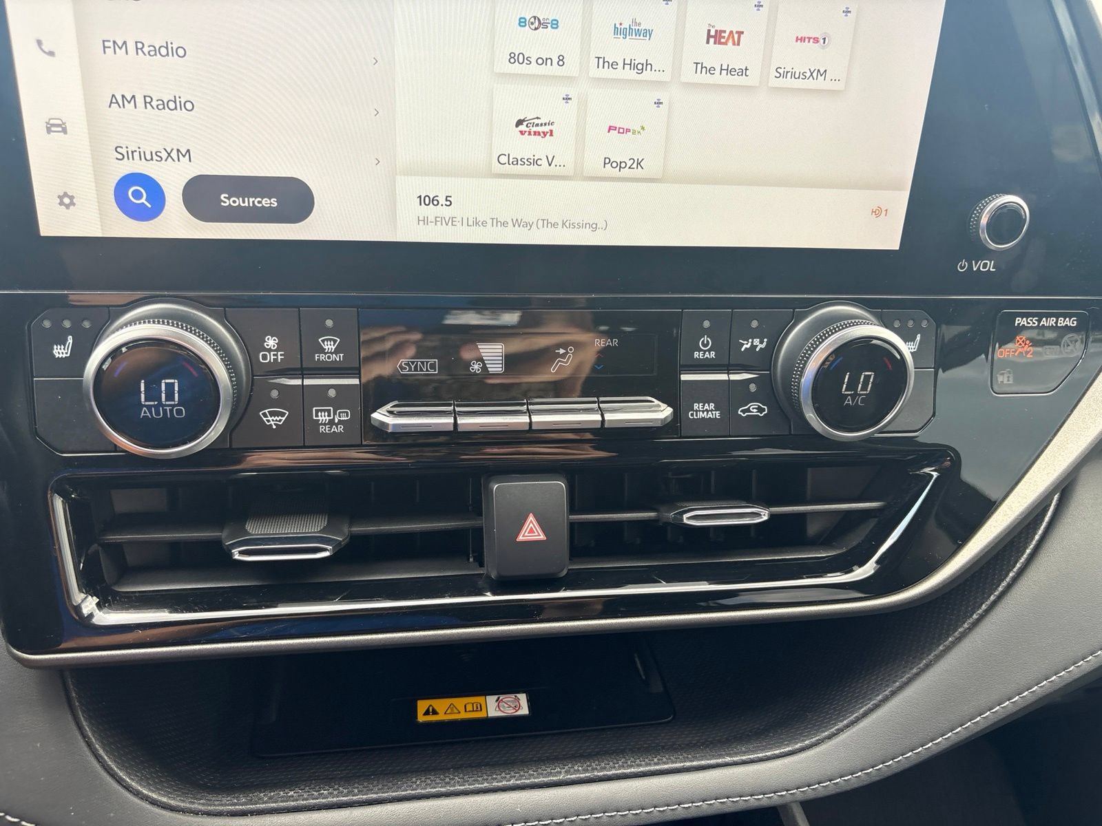 Used 2023 Toyota Highlander XLE FWD image 22