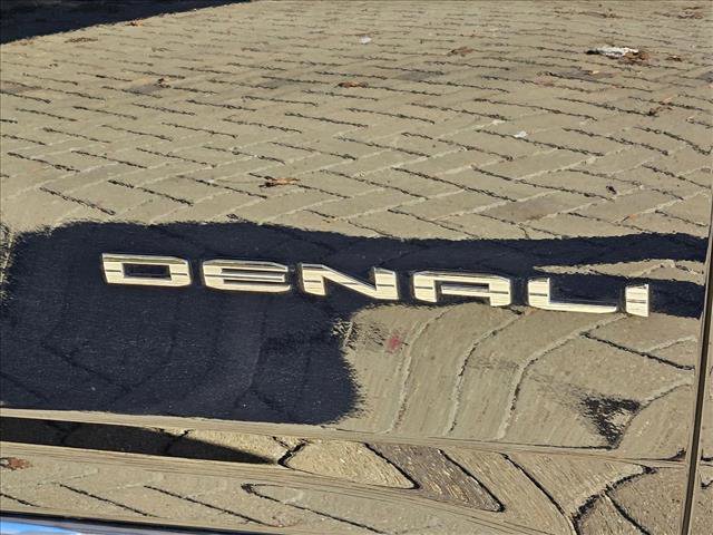 Used 2023 GMC Yukon Denali Ultimate image 6