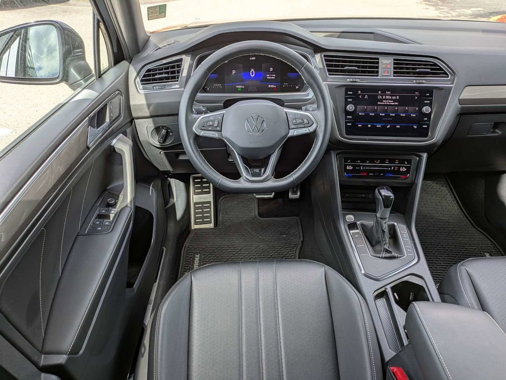 Used 2023 Volkswagen Tiguan SE R-Line image 20