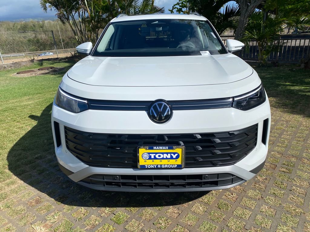 New 2025 Volkswagen Tiguan SE image 2