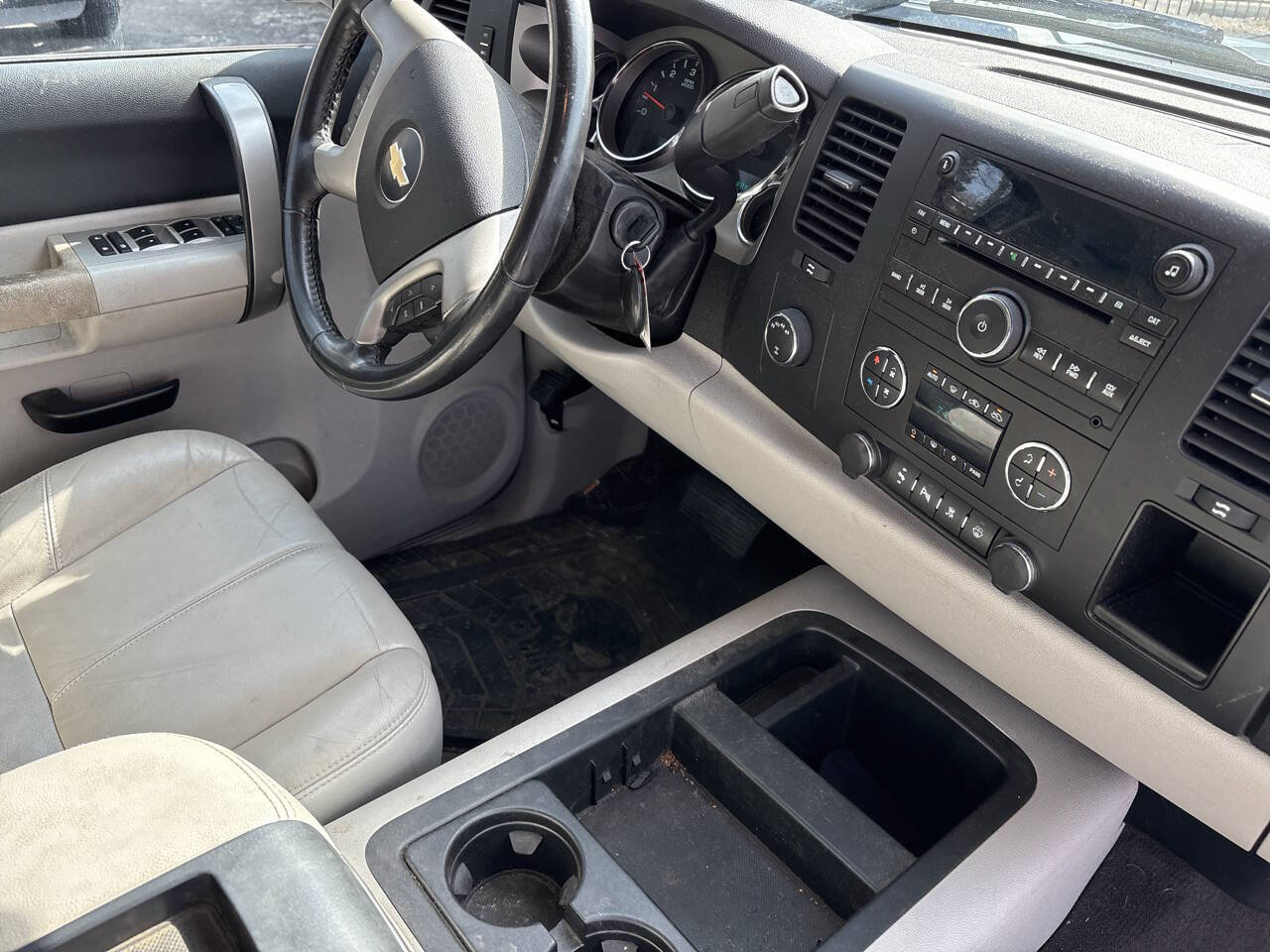Used 2008 Chevrolet Silverado 1500 LT w/ Safety Package AWD/4WD image 9