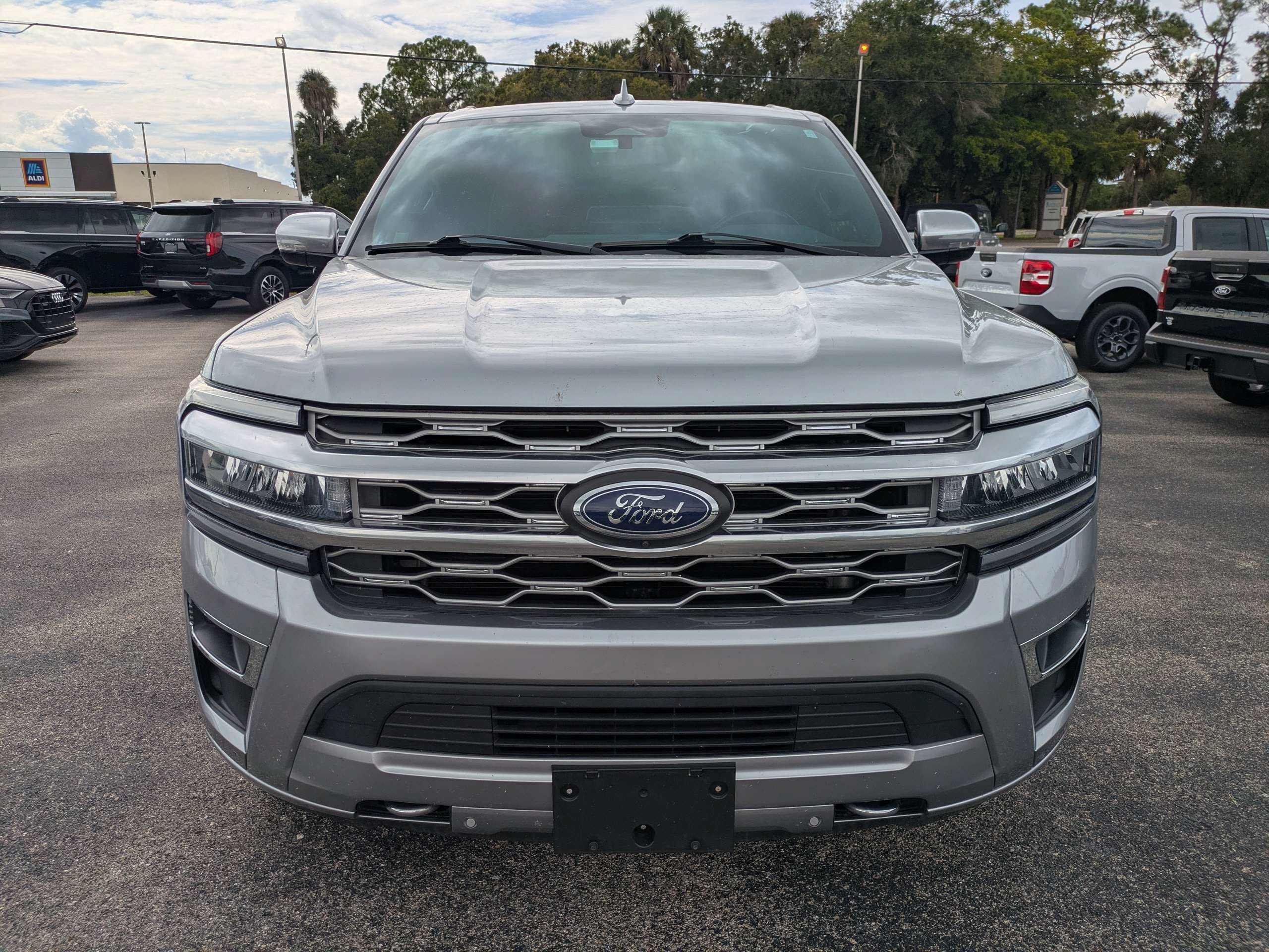Used 2024 Ford Expedition Max Platinum AWD/4WD image 9