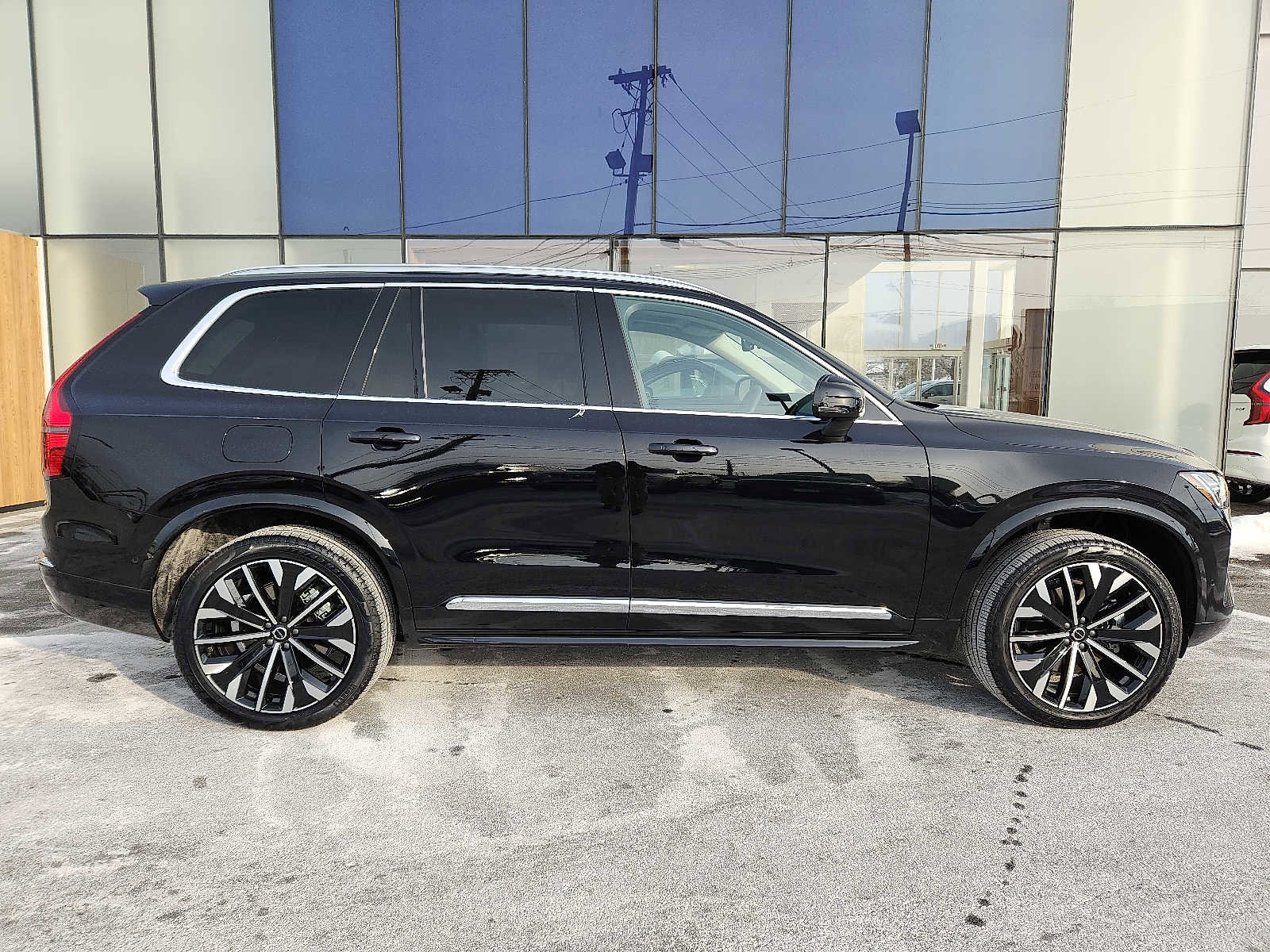 Used 2026 Volvo XC90 B6 Plus w/ Protection Package Premier image 7