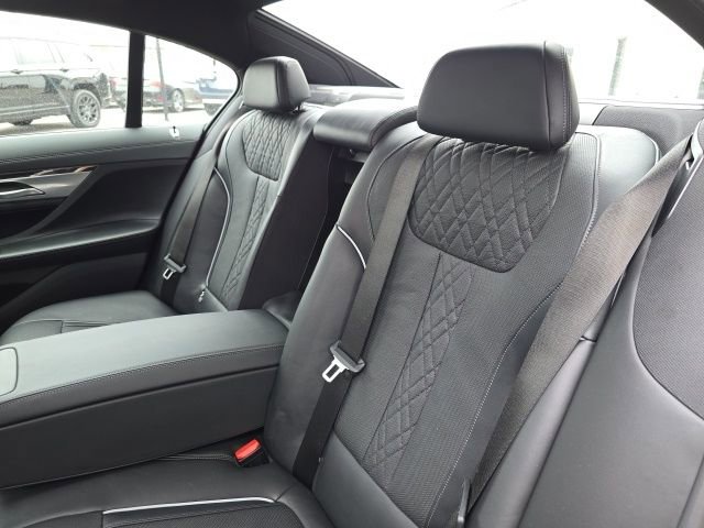 Used 2021 BMW 750i xDrive w/ M Sport Package image 32