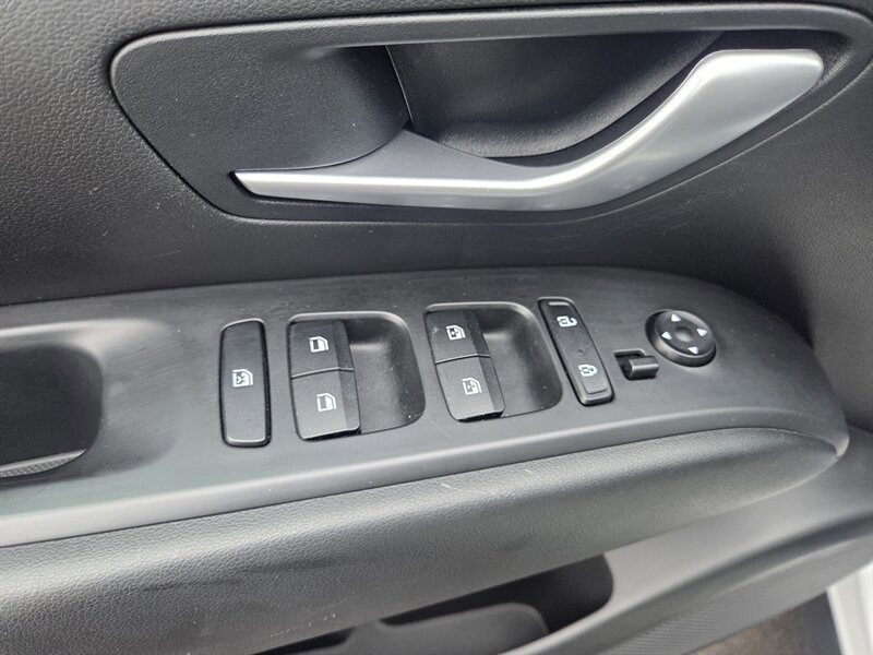 Used 2023 Hyundai Santa Cruz SEL w/ Cargo Package AWD/4WD image 13
