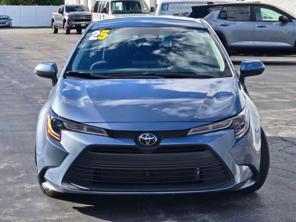 Used 2025 Toyota Corolla LE FWD image 3