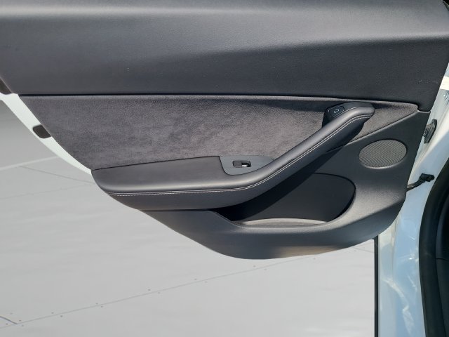 Used 2021 Tesla Model Y Long Range AWD/4WD image 17