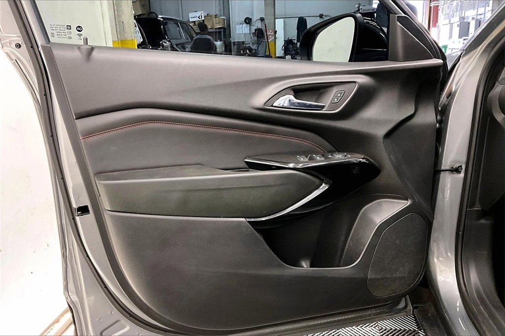 Used 2024 Chevrolet Trax RS image 24