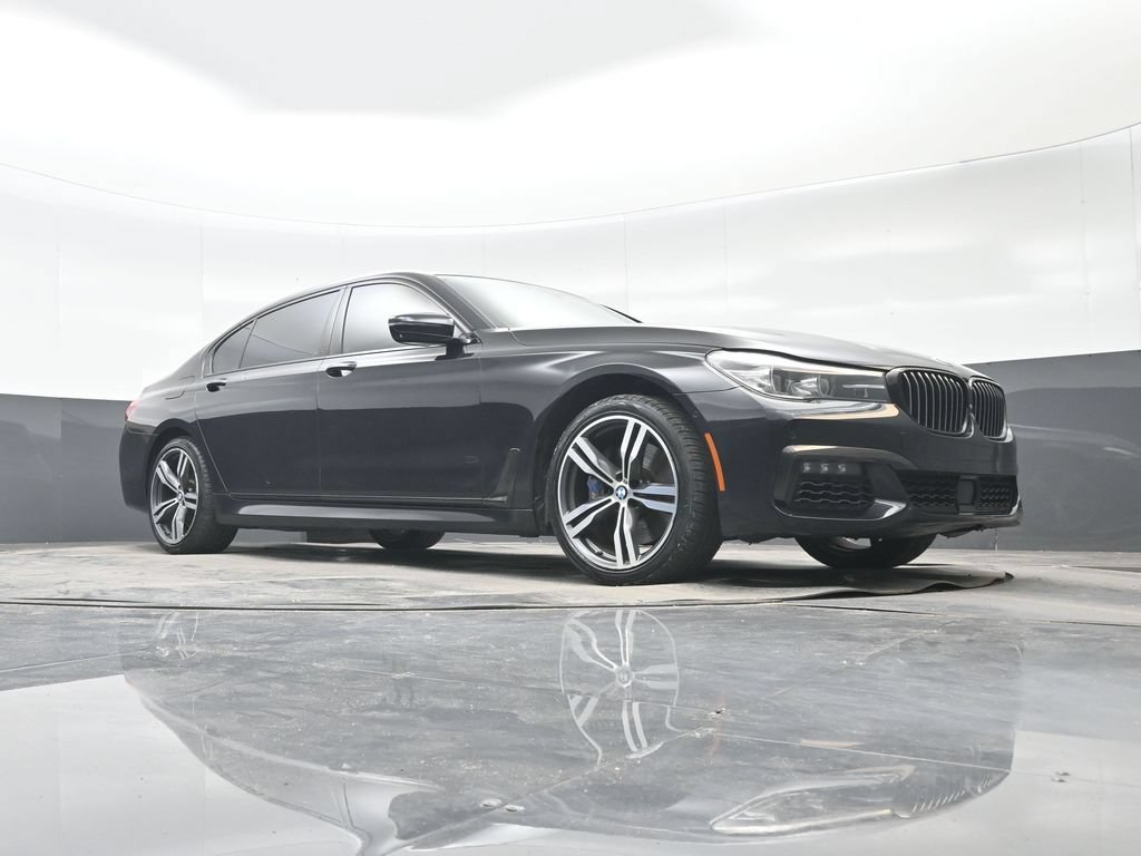 Used 2019 BMW 740i w/ M Sport Package RWD image 33