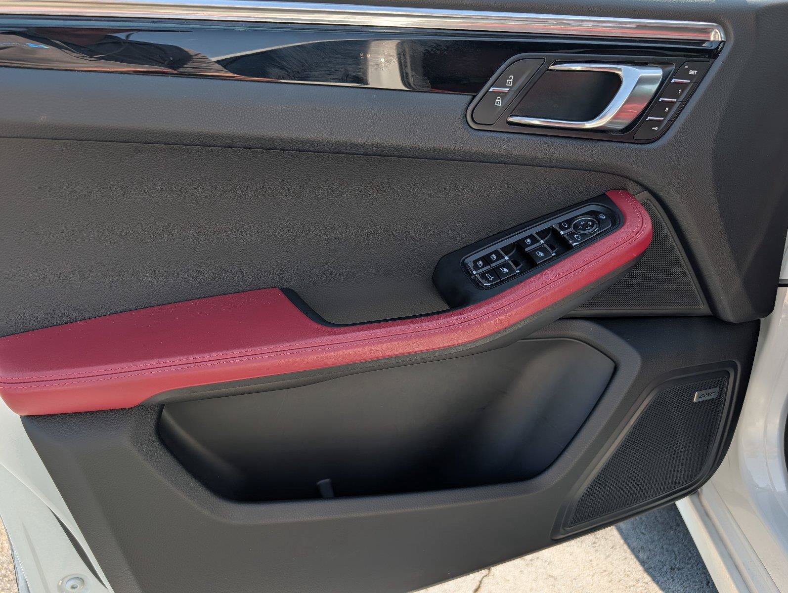 Used 2025 Porsche Macan S AWD/4WD image 14