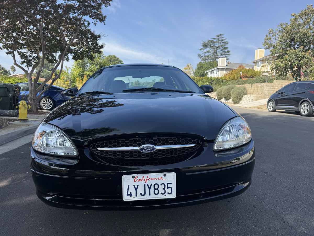 Used 2002 Ford Taurus SE image 3