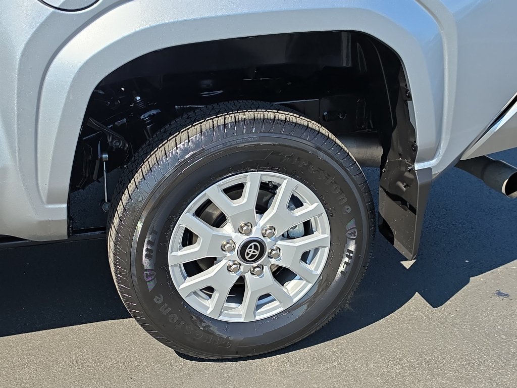 Certified 2025 Toyota Tacoma SR5 AWD/4WD image 10