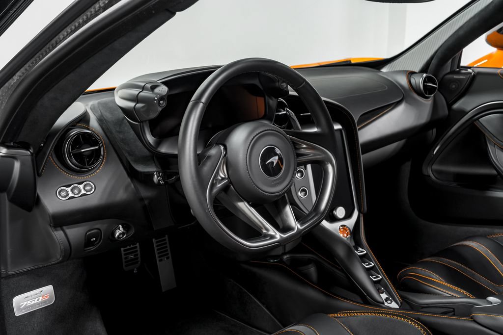 Used 2026 McLaren 750S RWD image 11