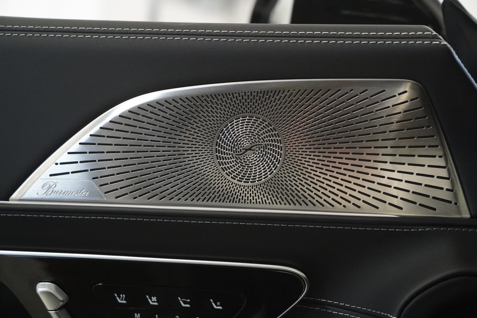 Certified 2024 Mercedes-Benz SL 55 AMG 4MATIC w/ Driver Assistance Package image 31