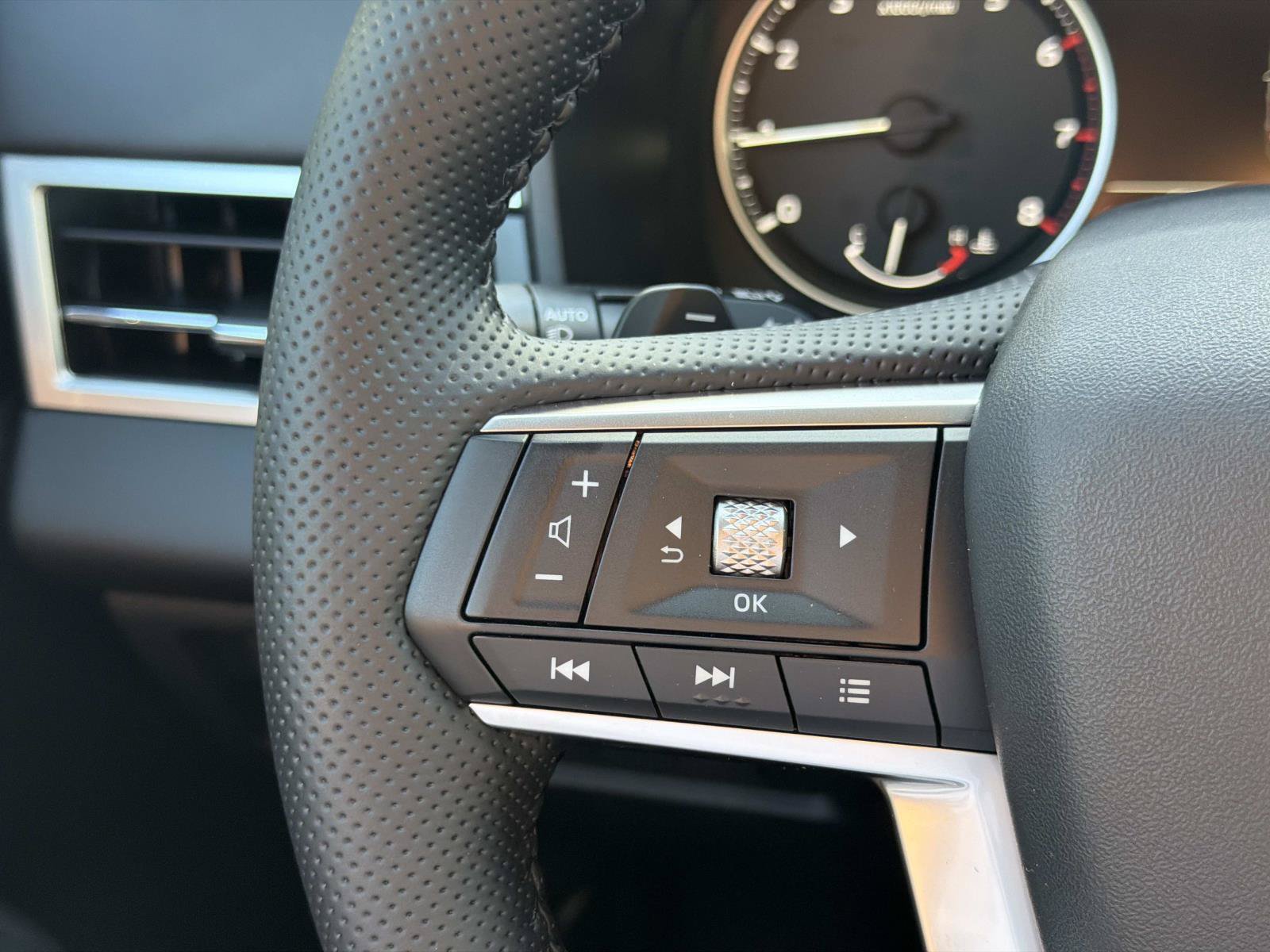 New 2026 Mitsubishi Outlander LE FWD image 18