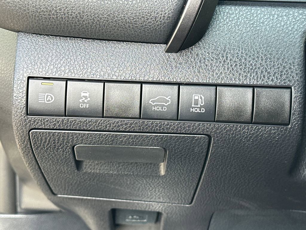 Used 2019 Toyota Camry SE image 19