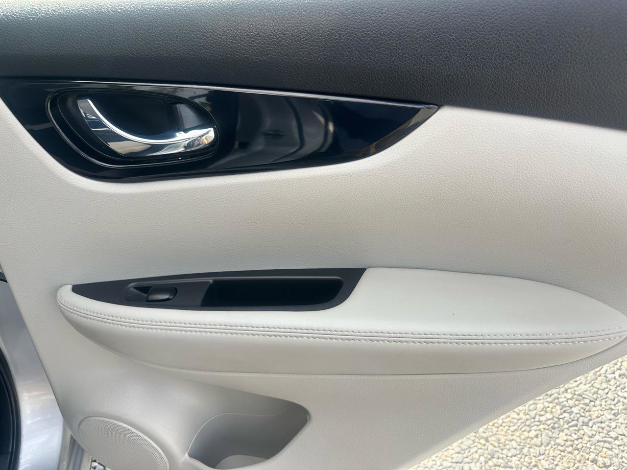 Used 2018 Nissan Rogue Sport SL w/ SL Premium Package FWD image 24