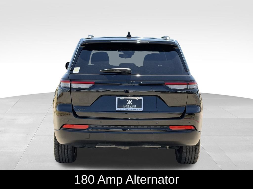 Used 2023 Jeep Grand Cherokee Altitude AWD/4WD image 8