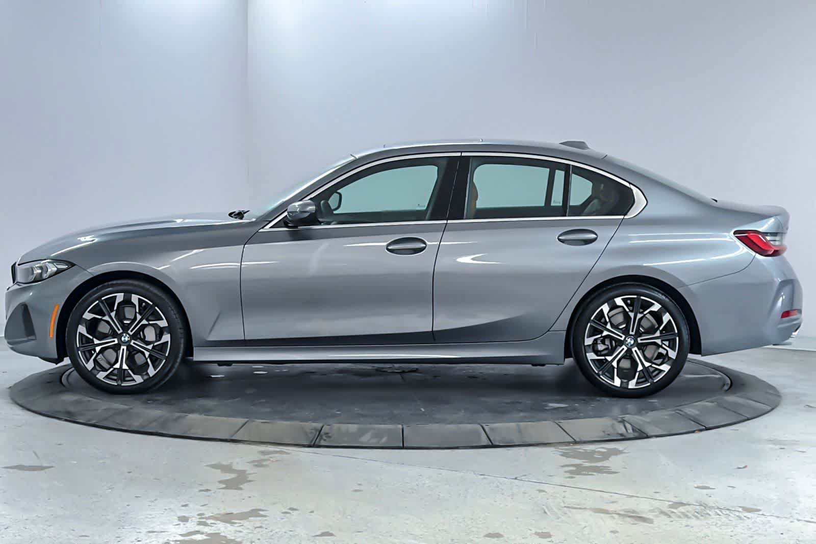 Used 2026 BMW 330i xDrive Sedan w/ Premium Package AWD/4WD image 5