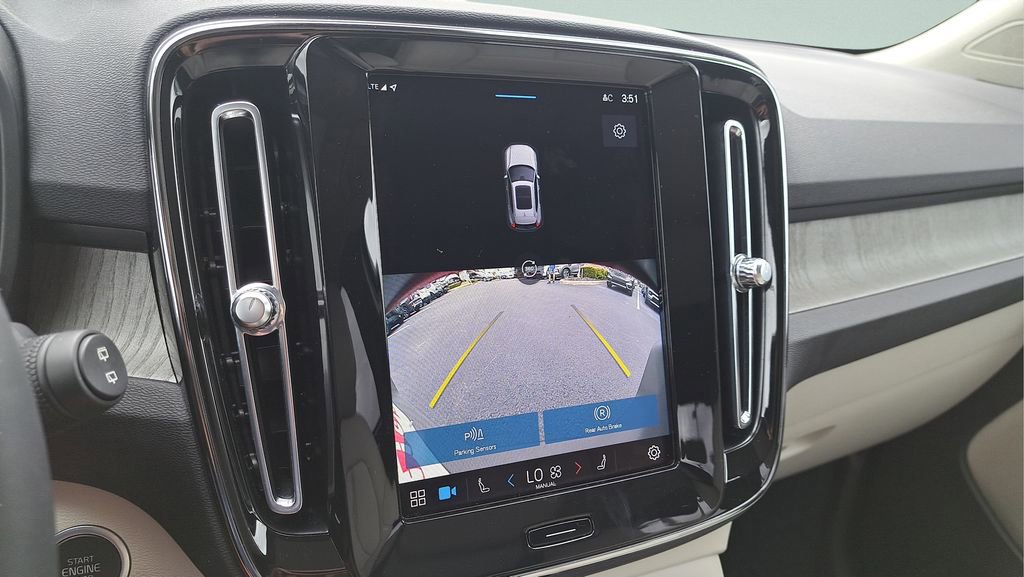 Used 2023 Volvo XC40 B5 Plus w/ Driver Assist Package image 17