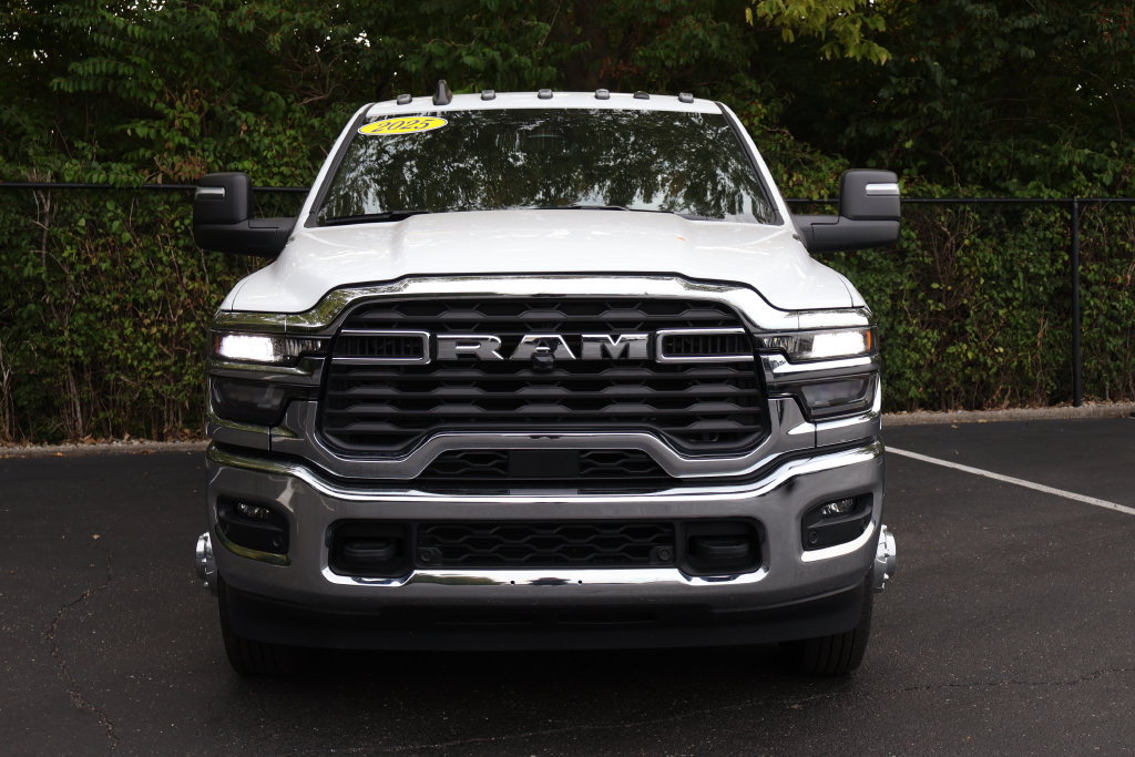 Used 2025 RAM 3500 Tradesman AWD/4WD image 2