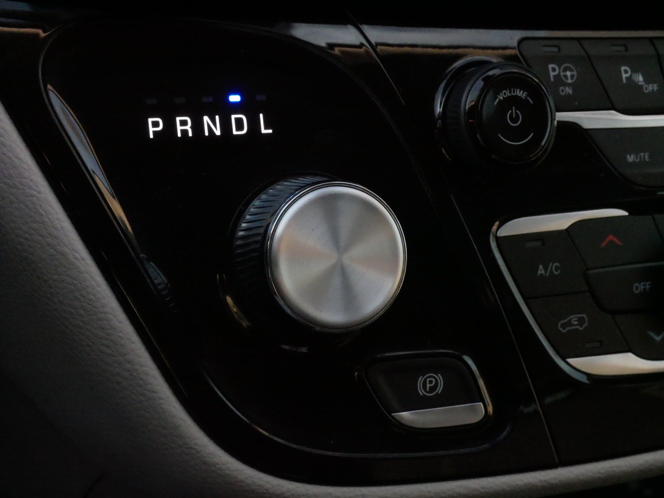 Used 2024 Chrysler Pacifica Touring-L w/ Road Tripper Package image 24