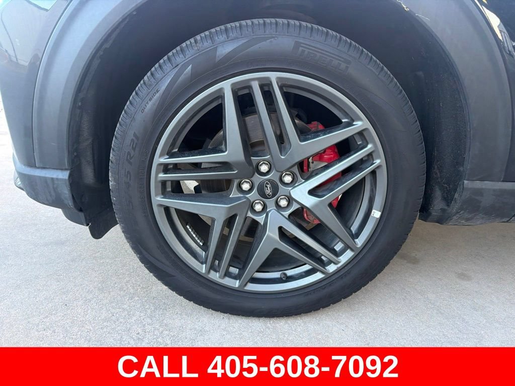 Used 2025 Ford Explorer ST-Line w/ ST-Line Street Pack AWD/4WD image 17
