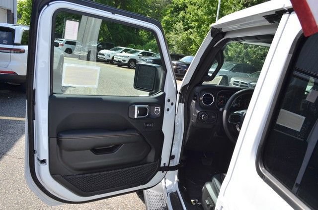 New 2026 Jeep Wrangler Unlimited Sahara AWD/4WD image 12