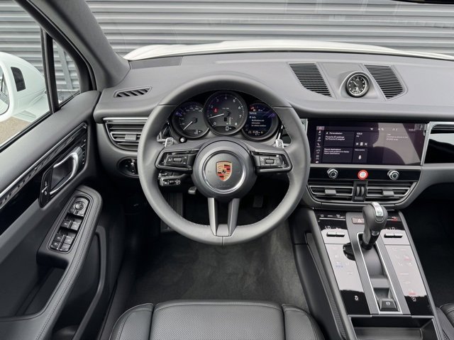 New 2026 Porsche Macan image 18
