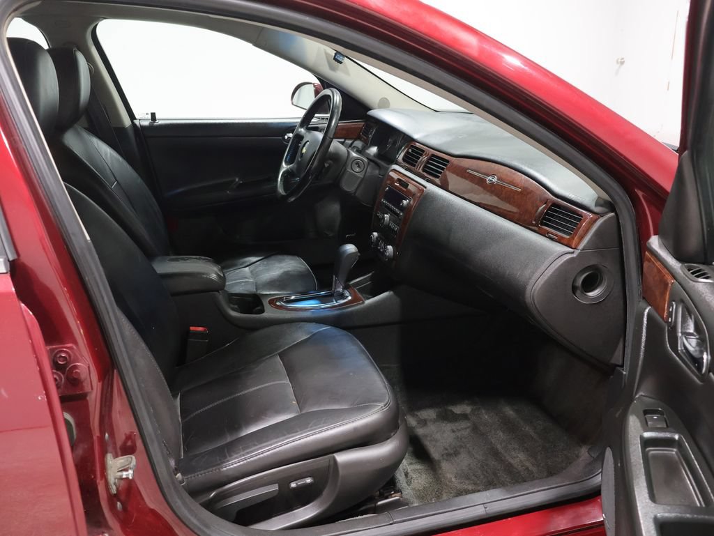 Used 2011 Chevrolet Impala LT w/ Luxury Edition Package FWD image 24