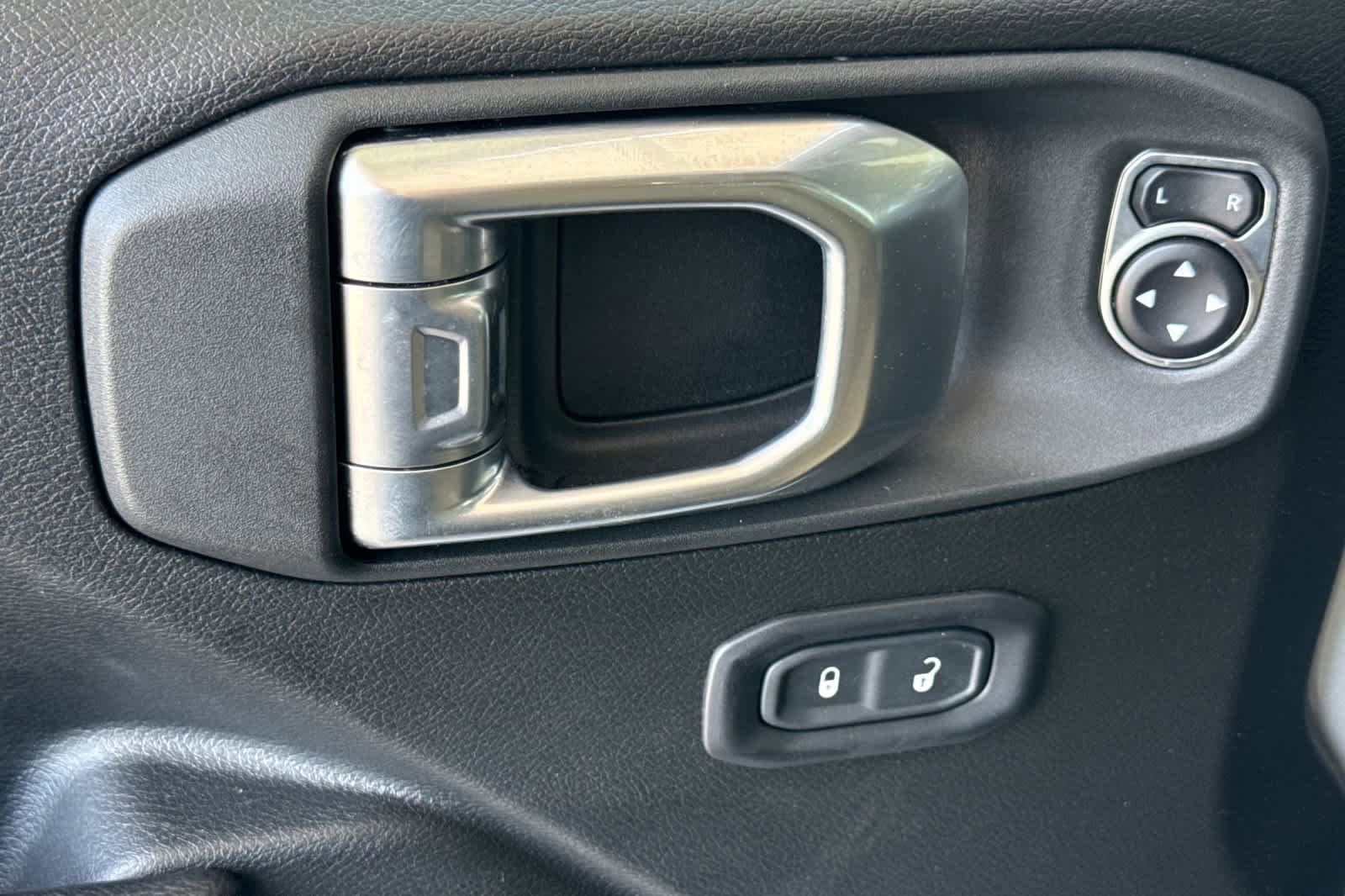 Used 2022 Jeep Wrangler Sport AWD/4WD image 12