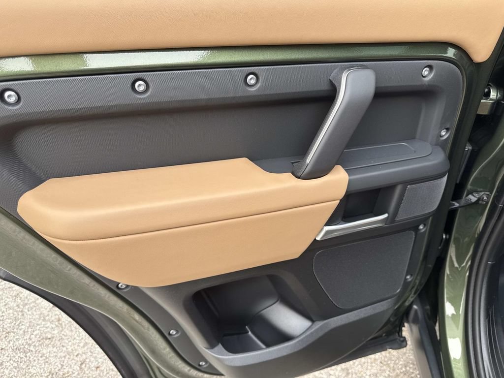 New 2026 Land Rover Defender 110 X-Dynamic SE AWD/4WD image 12