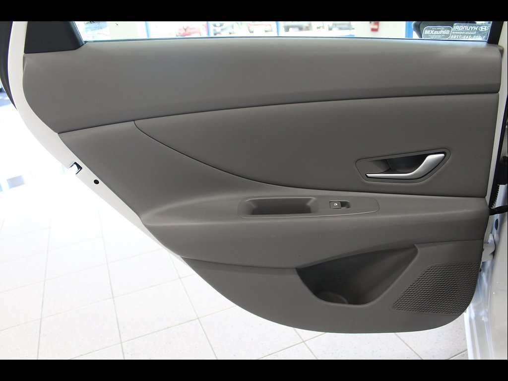 Used 2025 Hyundai Elantra SEL FWD image 18