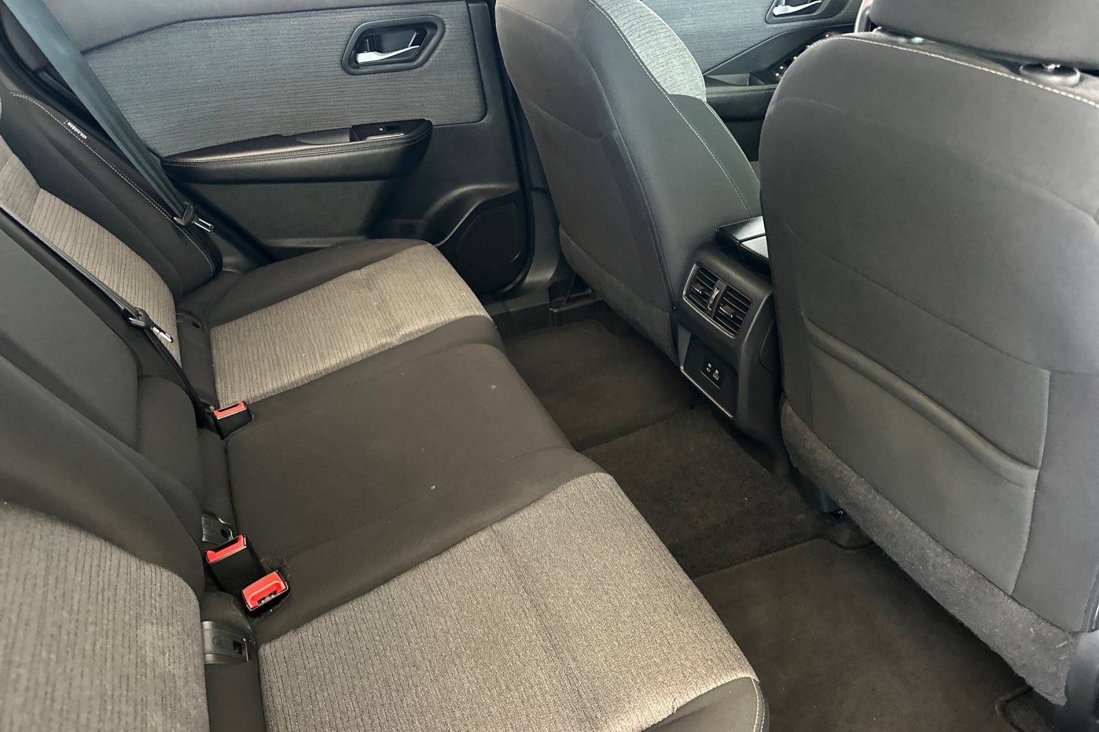 Used 2023 Nissan Rogue SV FWD image 19