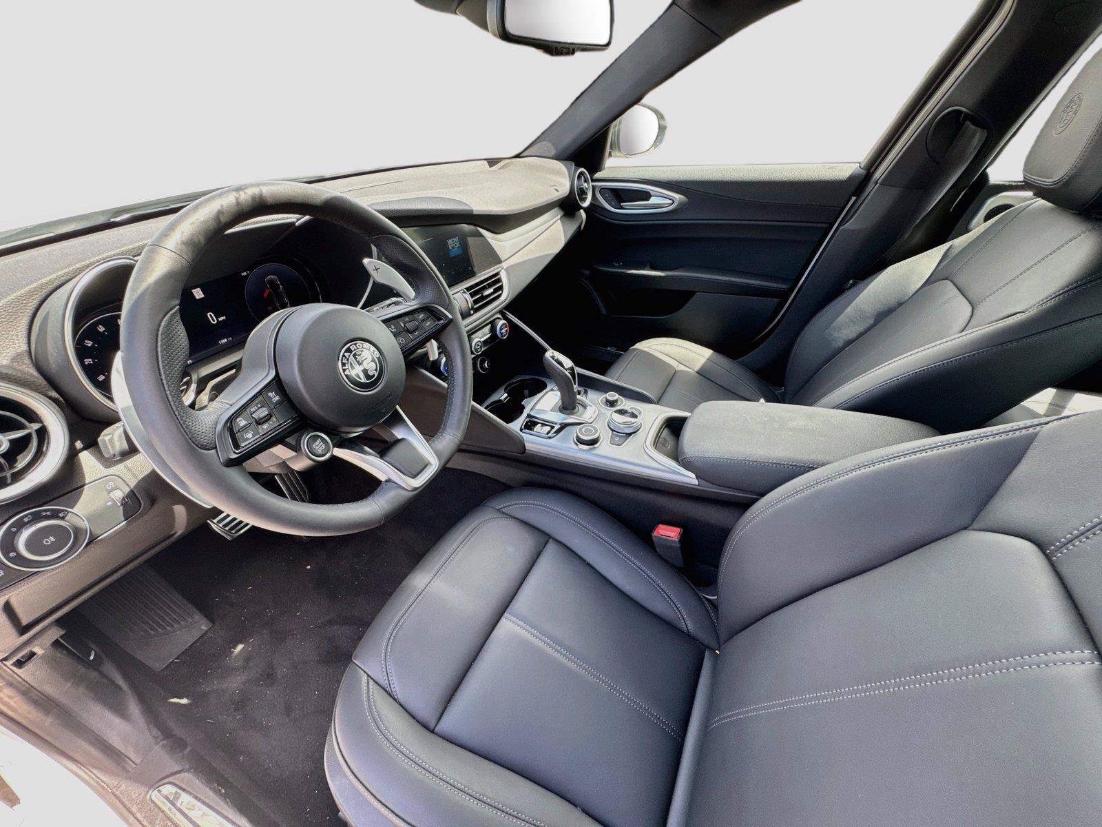 Used 2025 Alfa Romeo Giulia w/ Driving Assist Package RWD image 11