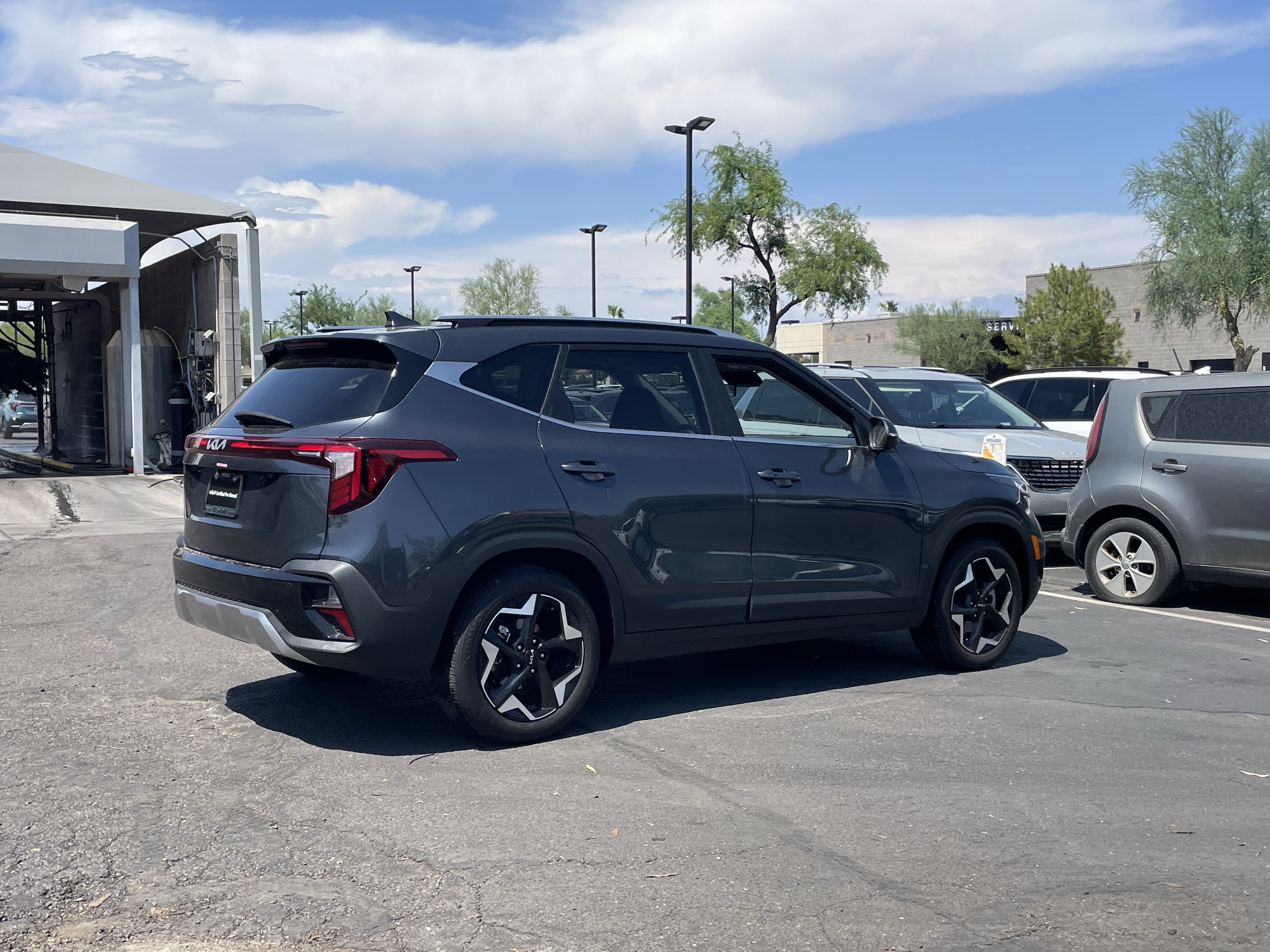 Certified 2025 Kia Seltos EX w/ EX Sunroof Package FWD image 3