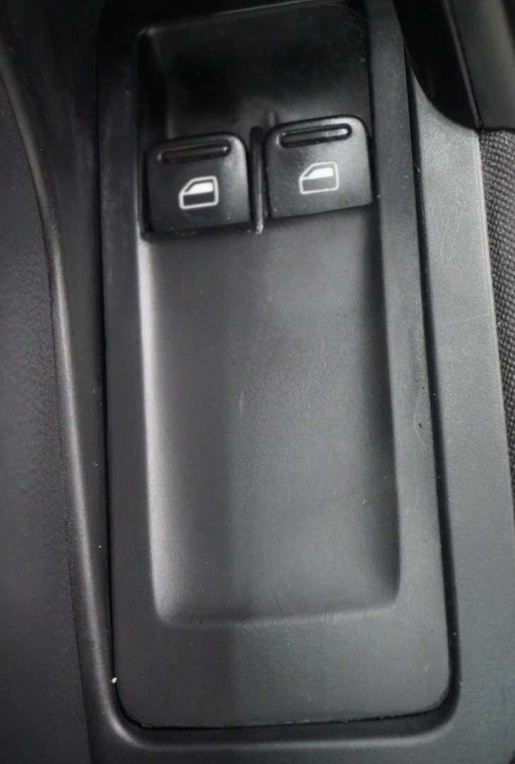 Used 2018 Volkswagen Beetle 2.0T S w/ Style & Comfort Package For S FWD image 23