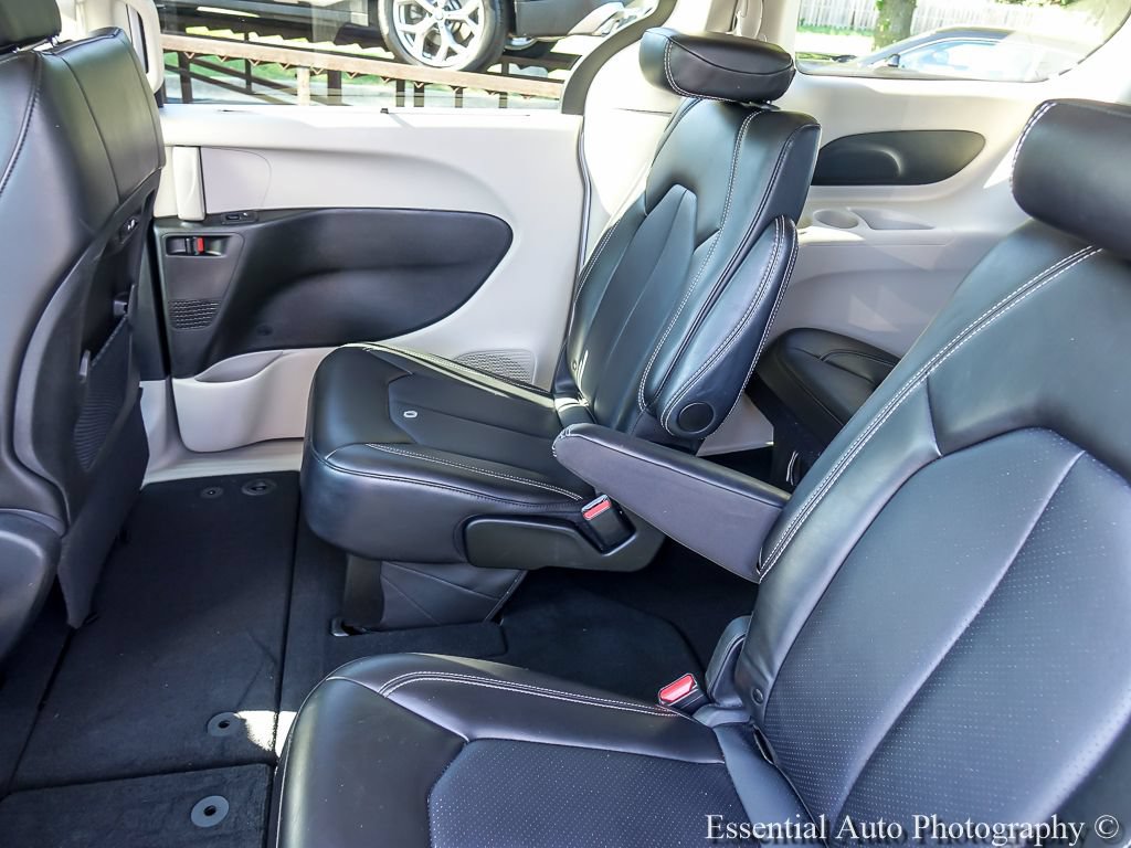 Used 2024 Chrysler Pacifica Touring-L FWD image 14