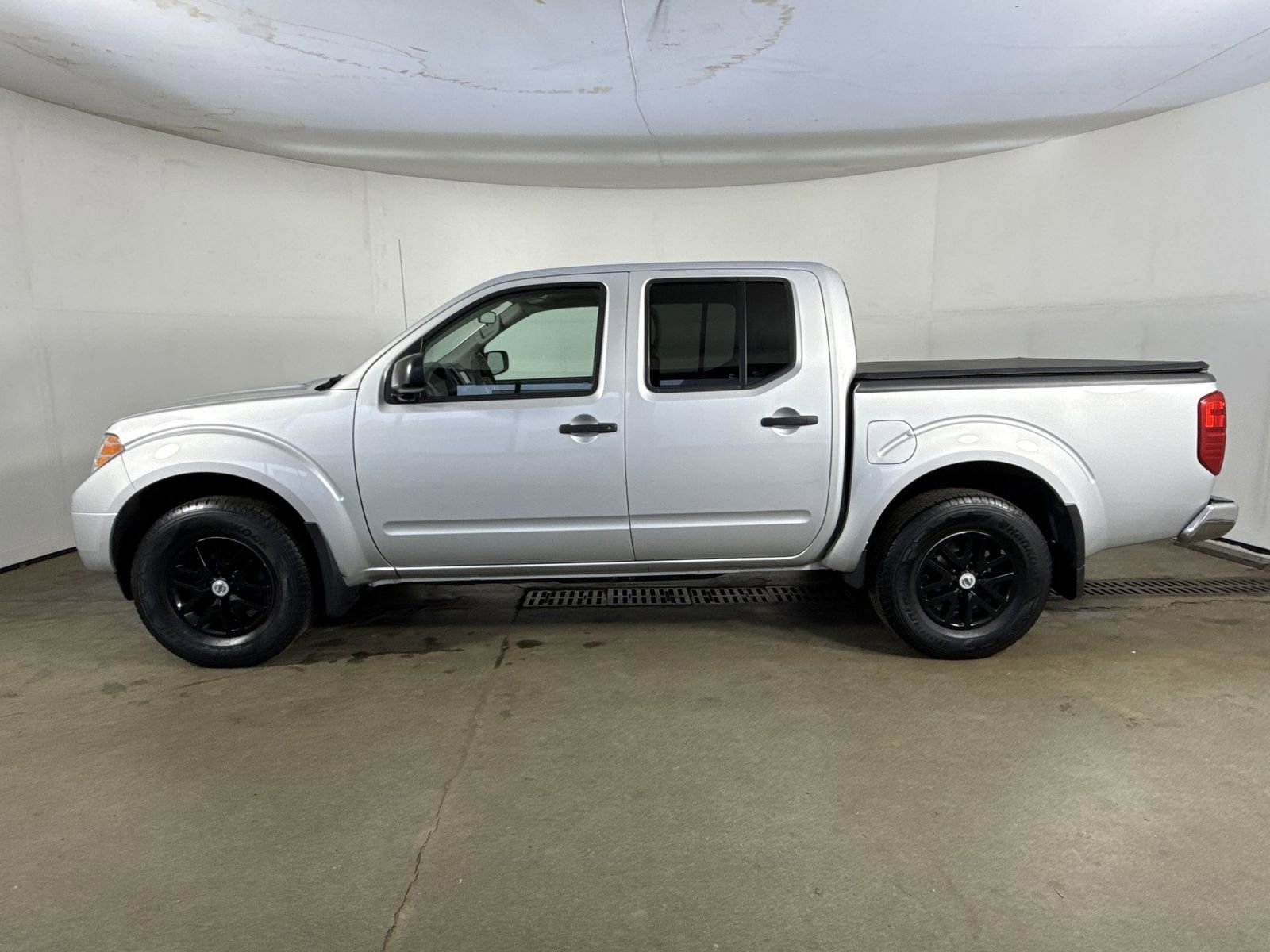 Used 2021 Nissan Frontier SV w/ SV Utility Package image 27